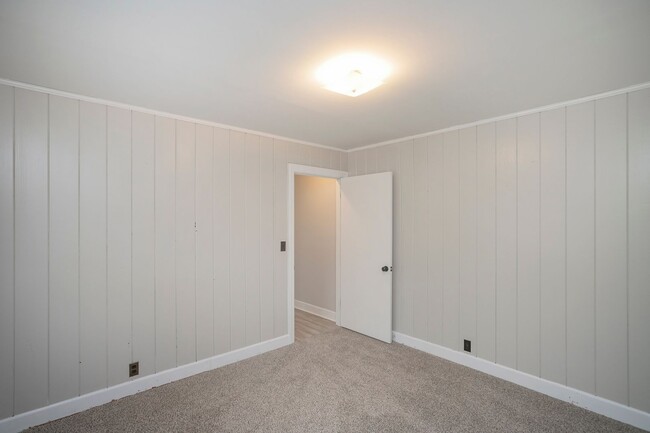 Building Photo - 208 Hillcrest Dr