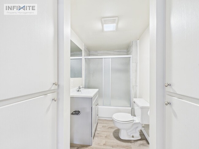 Building Photo - Beautifully Updated 2-Bedroom Home with Ga...