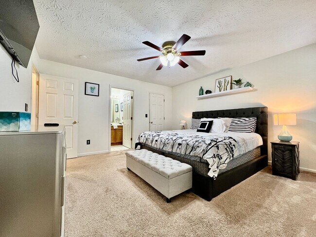 Building Photo - Fully furnished rental home for Corporate housing or insurance stays