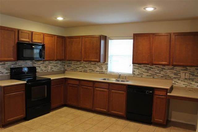 Building Photo - 12732 Northern Pine Dr