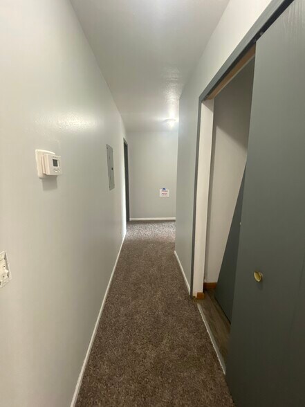 Building Photo - 7483 Crosscreek Dr