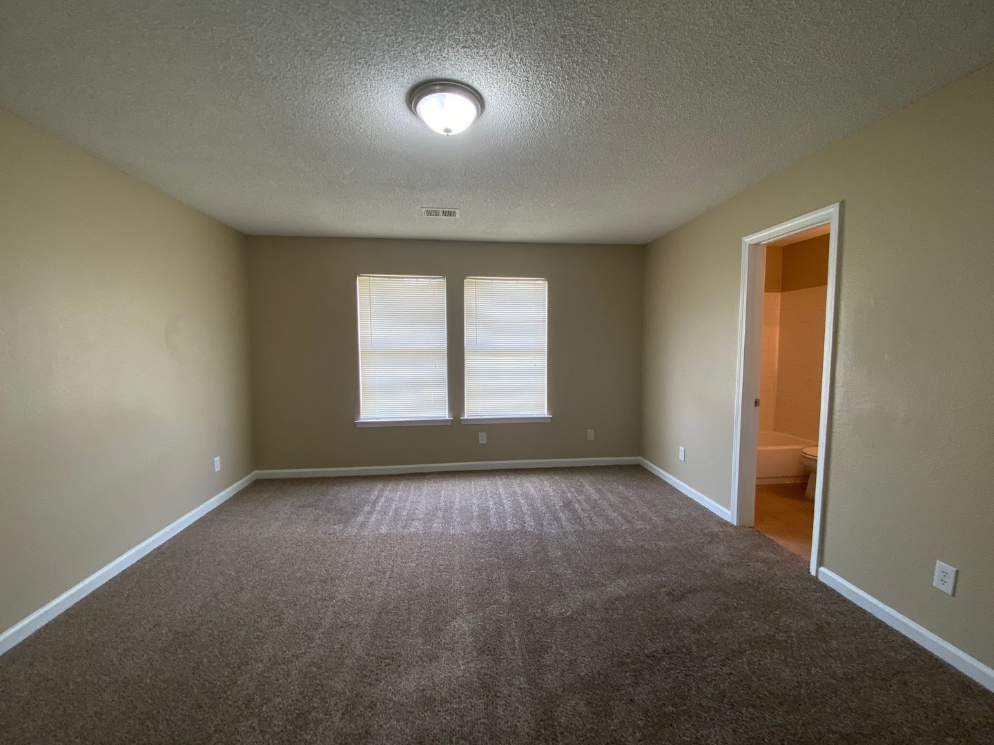 Building Photo - 4832 Royal Run Dr