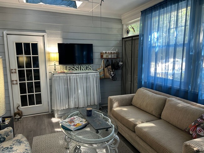 Building Photo - Fully Furnished: Stunning 3 - Bedroom 2.5 ...