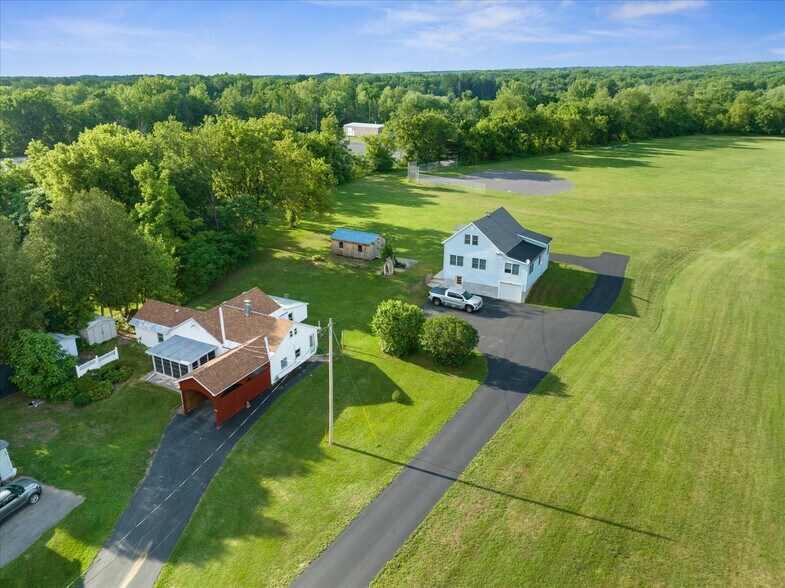 Building Photo - 9453 Maynard Dr