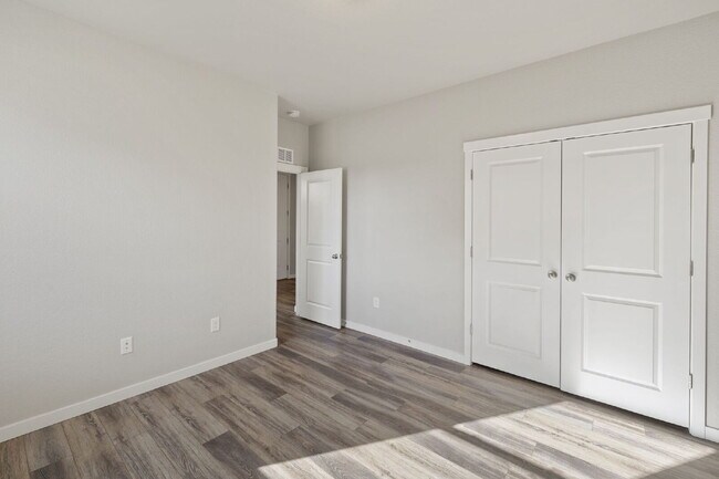 Building Photo - 5255 Big Johnson Dr