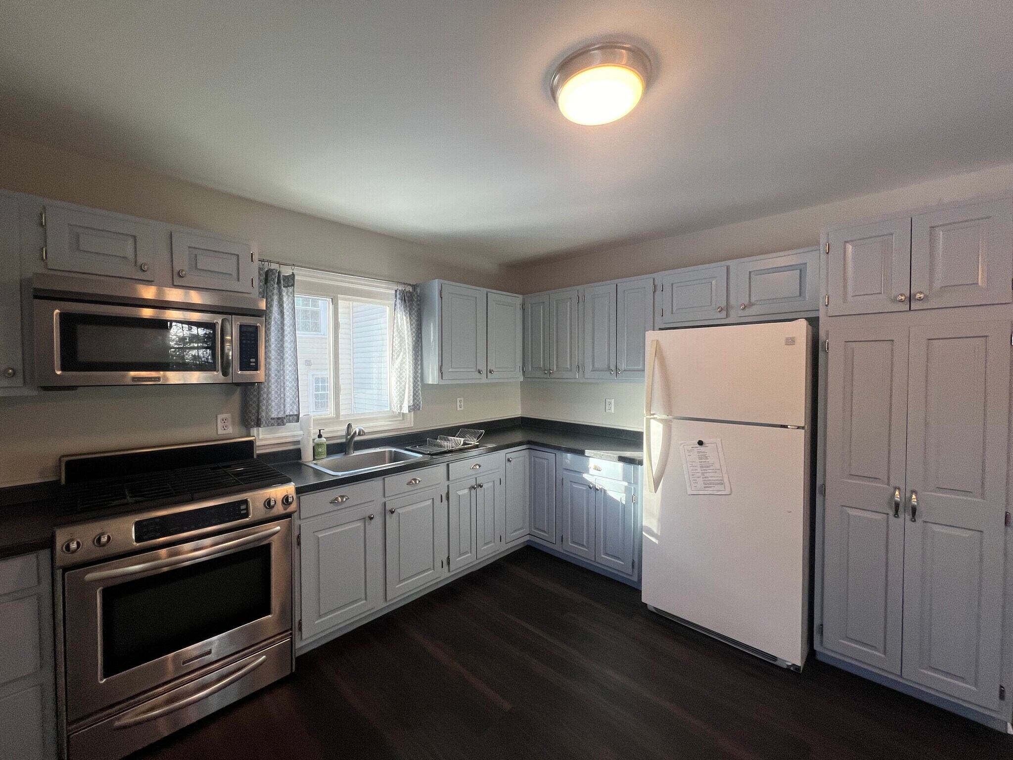 Building Photo - 190 Allview Ave