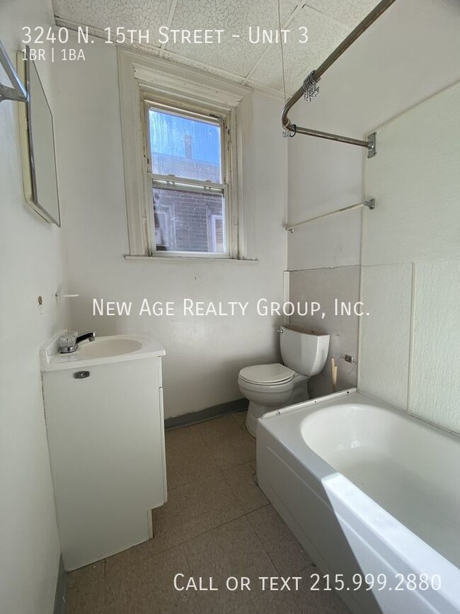 Building Photo - Spacious apartment available in North Philly!