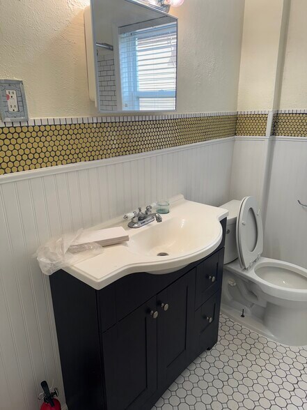 Building Photo - 102 Riggs Pl