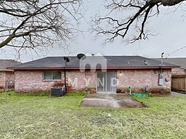 Building Photo - 3818 Heatherbrook Dr