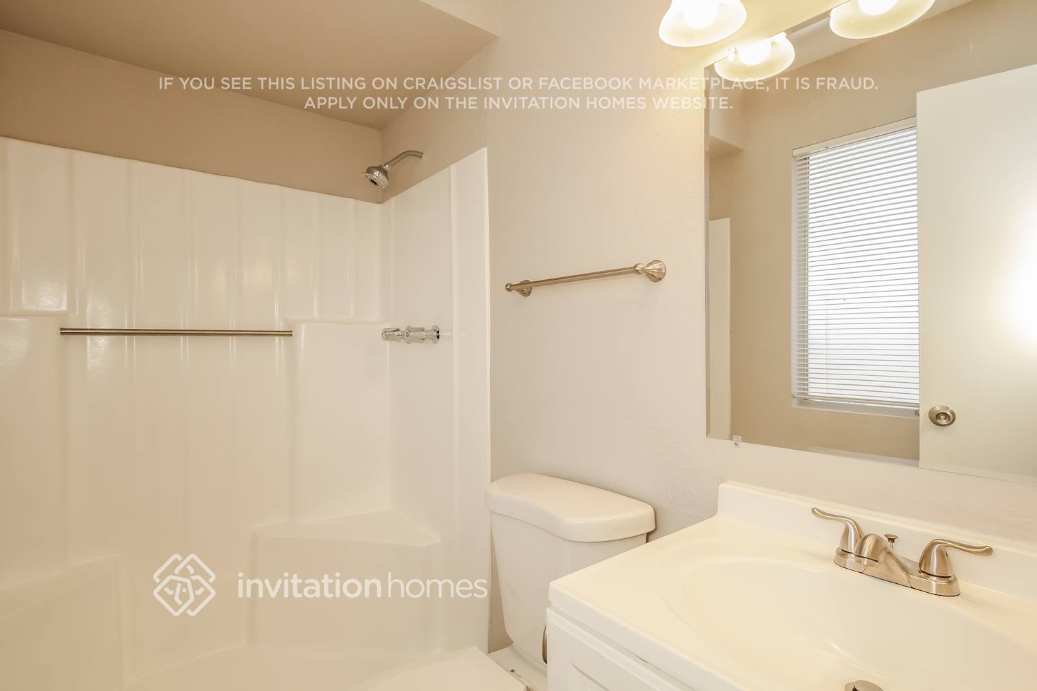 Building Photo - 2525 E Libby St