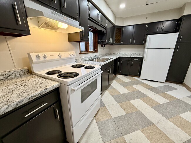 Building Photo - 1124 4th Ave