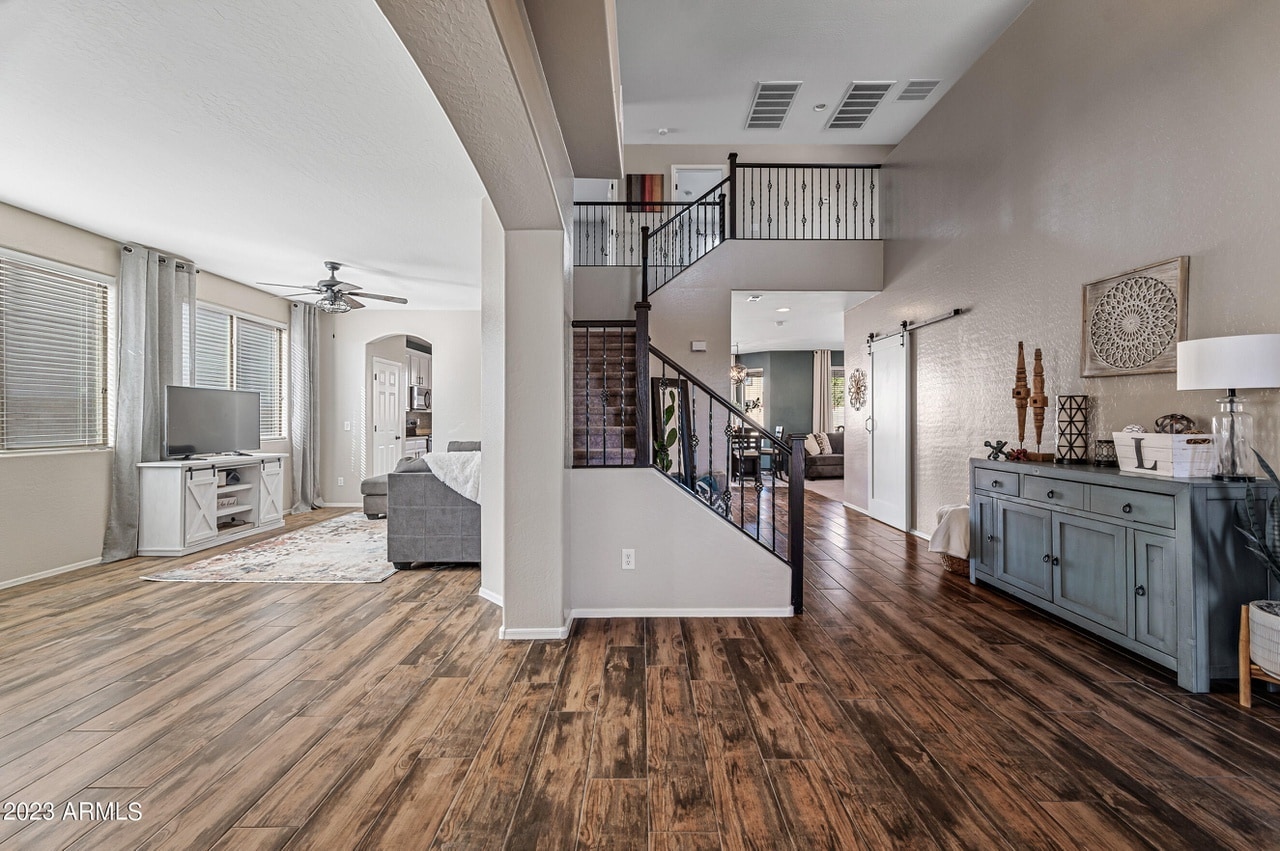 Building Photo - 15046 W Sells Dr