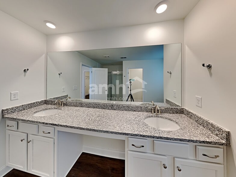 Building Photo - 825 Headland Way