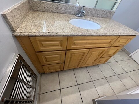 Building Photo - 1336 N Kenmore Ave