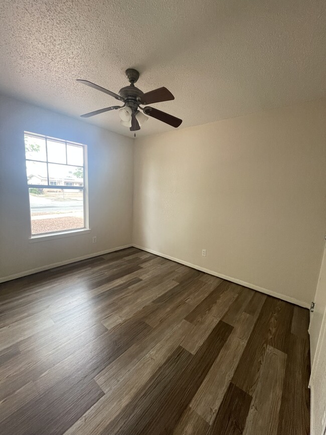 Building Photo - 10902 Bywood Dr