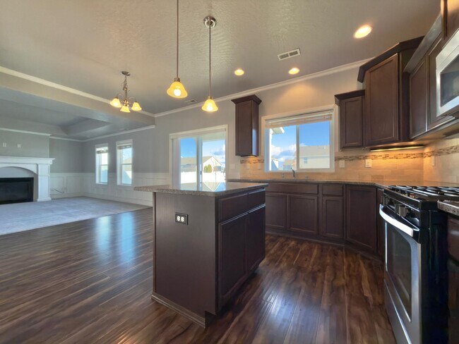 Building Photo - 515 S King St