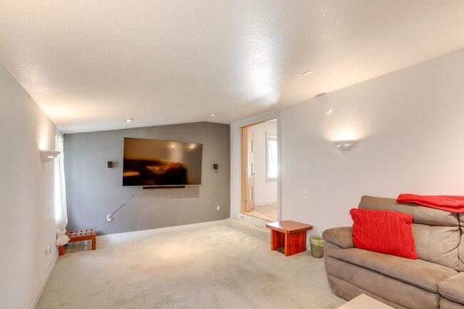 Building Photo - Charming 2Bed 2bath House in Denver