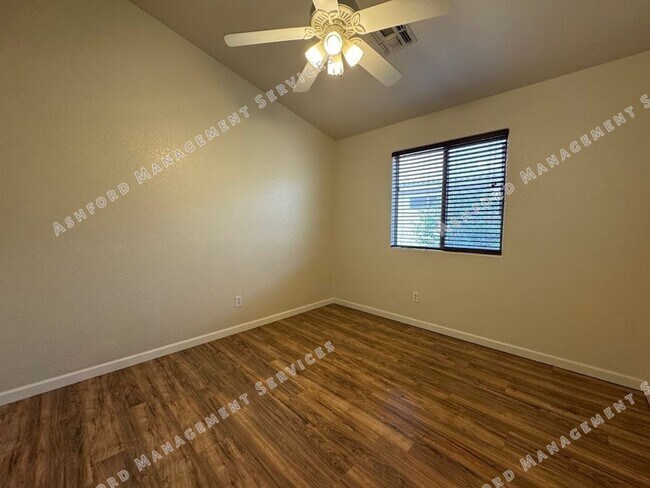 Building Photo - BEAUTIFUL 3 BEDROOM 2 BATHROOM HOME IN GOODYEAR