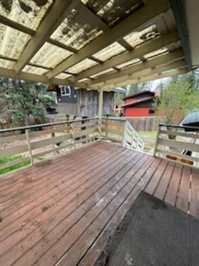 Building Photo - Unique duplex in post falls