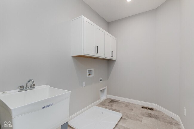 Building Photo - 15099 Covebrook Ln