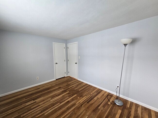 Building Photo - 194 Lincoln St