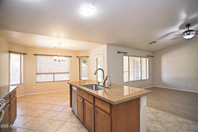 Building Photo - 4953 S Moss Dr