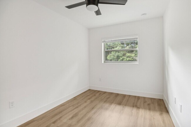 Building Photo - Welcome to San Marco Sq Apartments - CHECK OUT THIS 12mo LEASES - OFFERING our 2 bedroom apartmen...