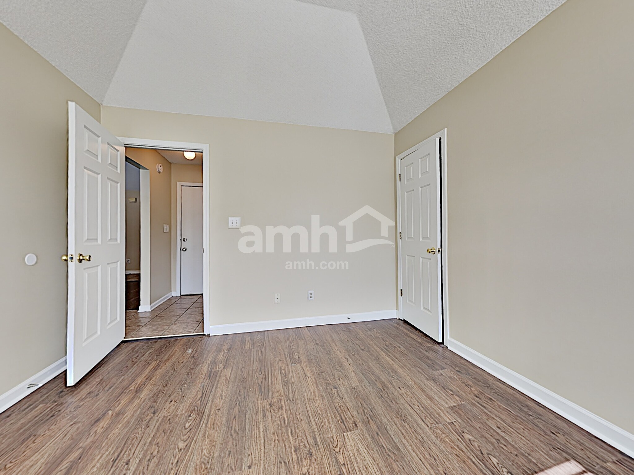 Building Photo - 11215 Wolf Woods Dr