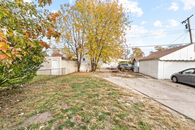 Building Photo - 1005 Woodsdale Ave