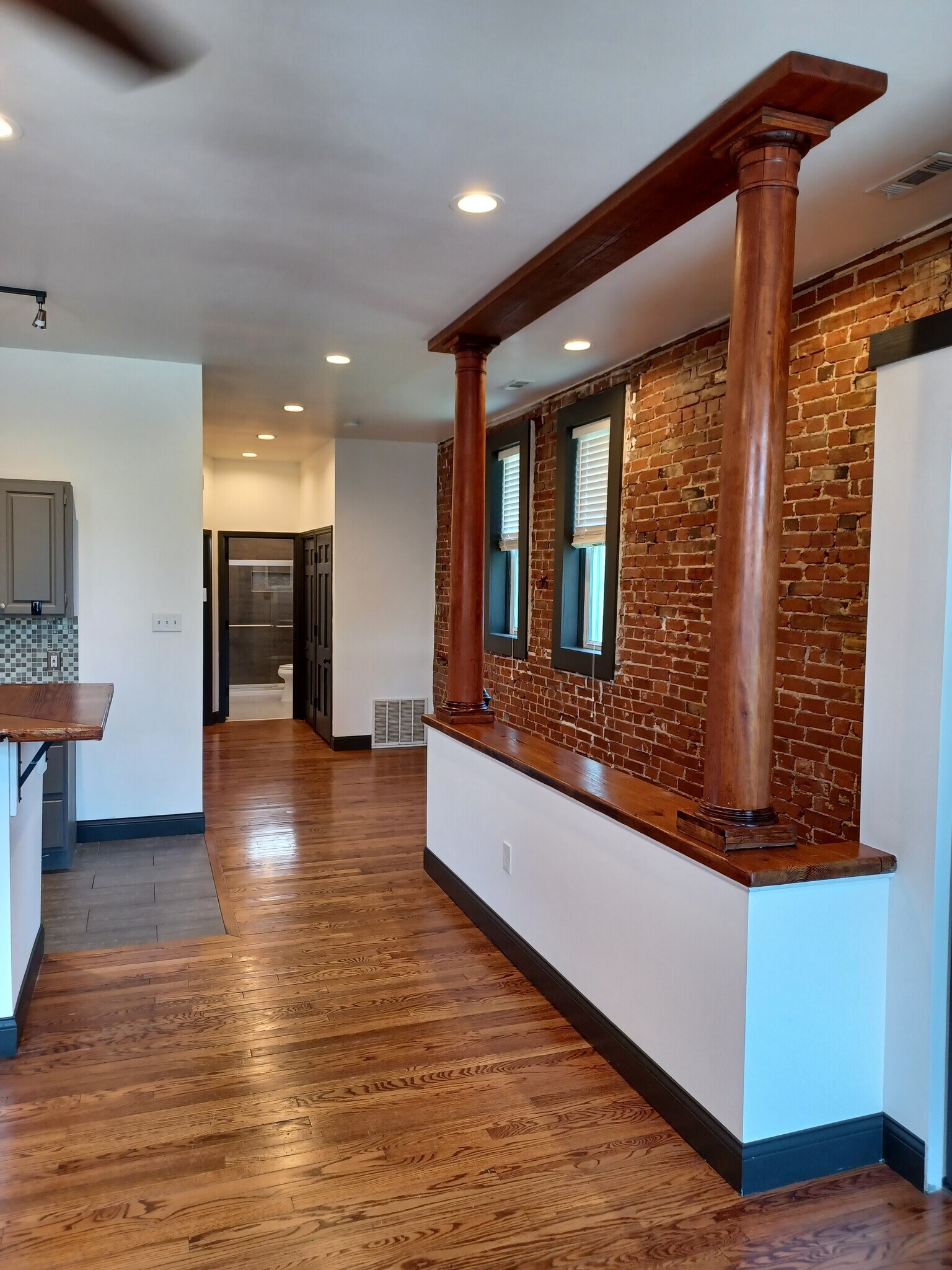 Building Photo - 4214 Chouteau Ave