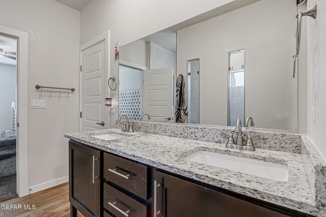 Building Photo - 12622 Zollinger Ave