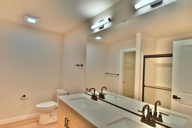 Building Photo - 3bd/2.5ba Lynnwood Townhome
