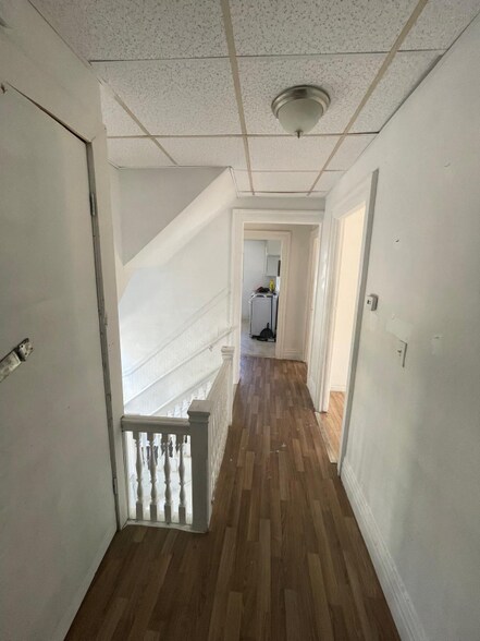 Building Photo - 131 Locust St