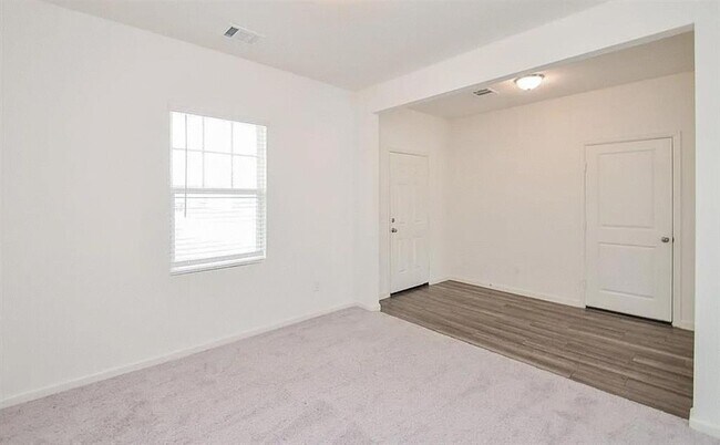Building Photo - 1000 Lacebark Ln