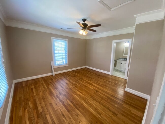 Building Photo - Beautiful 3 Bed 3.5 Bath House