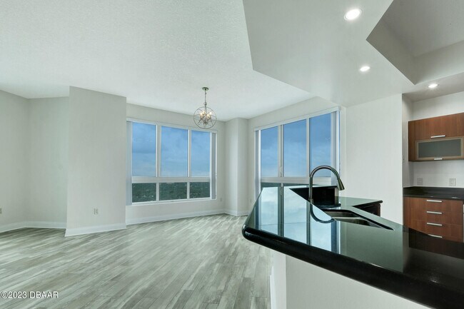 Building Photo - 241 Riverside Dr