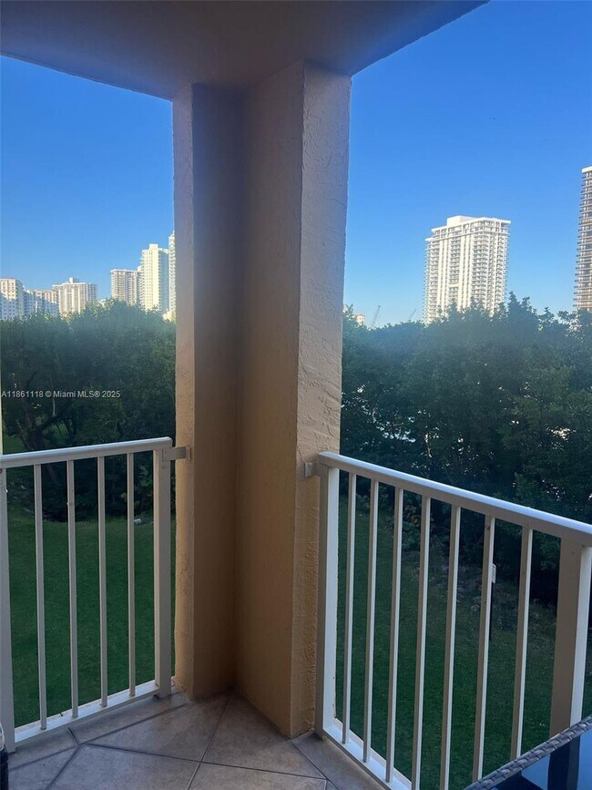 Building Photo - 19601 E Country Club Dr