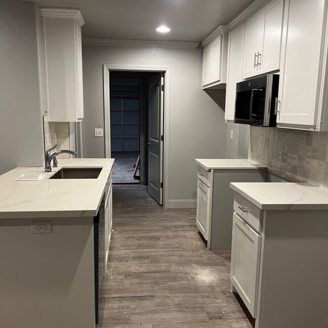 Building Photo - 9650 Elite St
