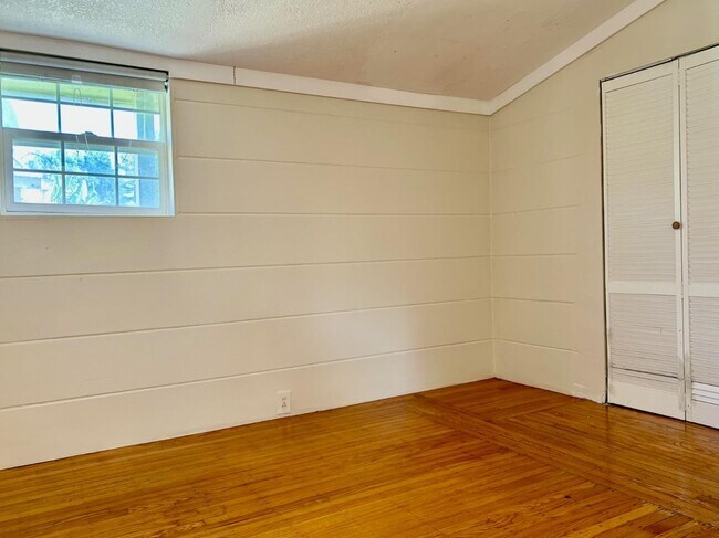 Building Photo - 2609 McGee Ave