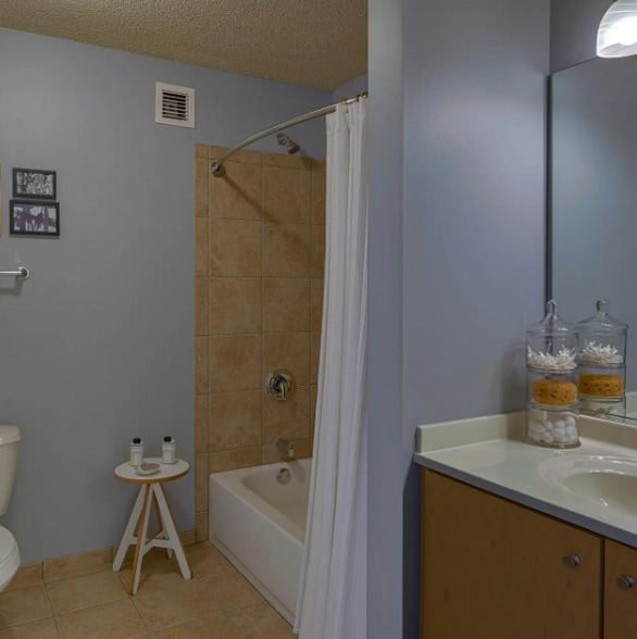 Building Photo - 235 N Columbus Dr