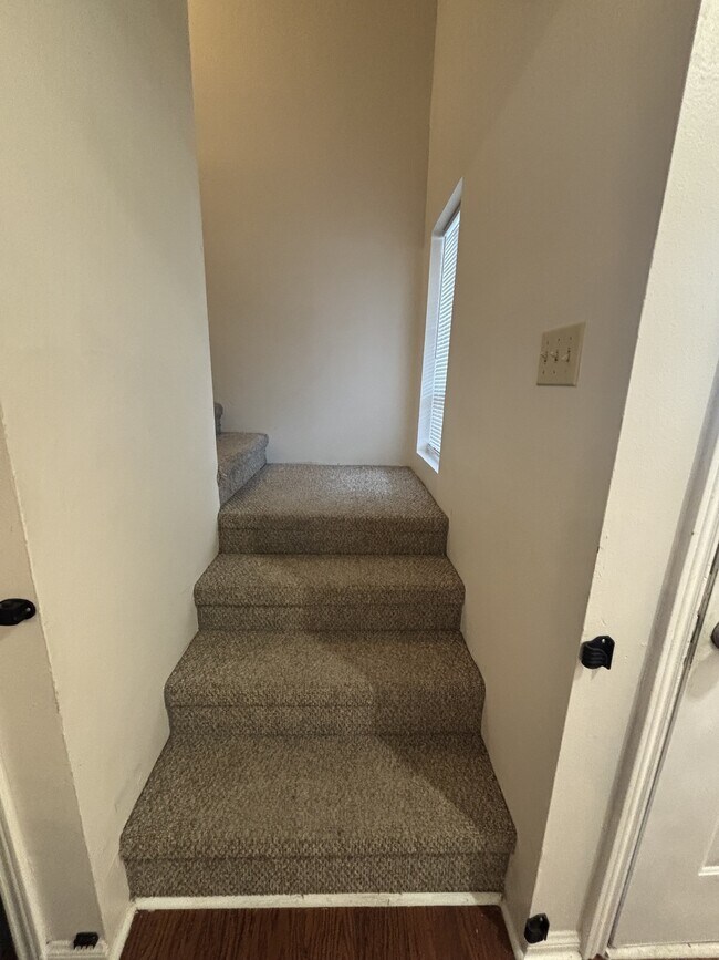 Building Photo - 315 Sidney Martin Rd