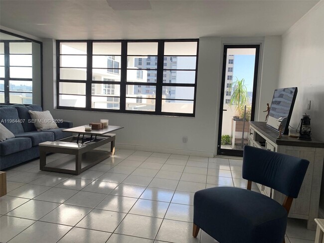 Building Photo - 100 Lincoln Rd