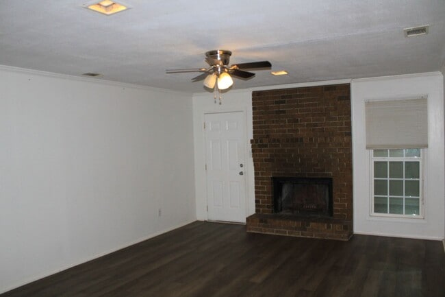 Building Photo - 3 Bedroom 2 Bath In Hephzibah!