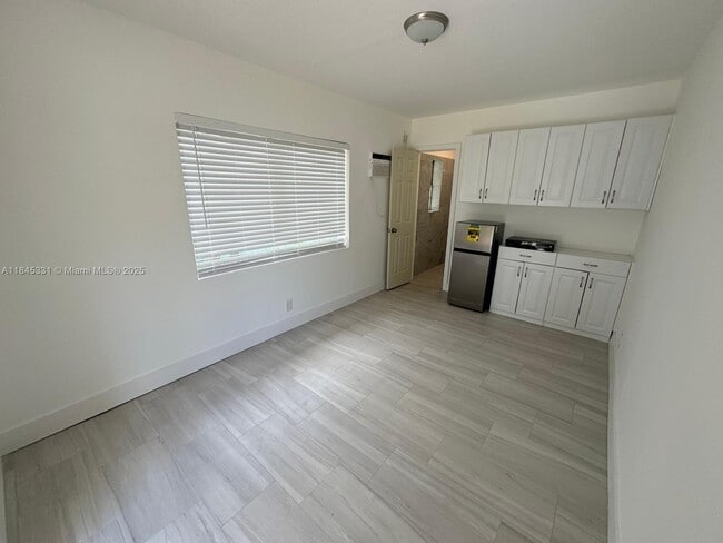 Primary Photo - 930 SW 29th St