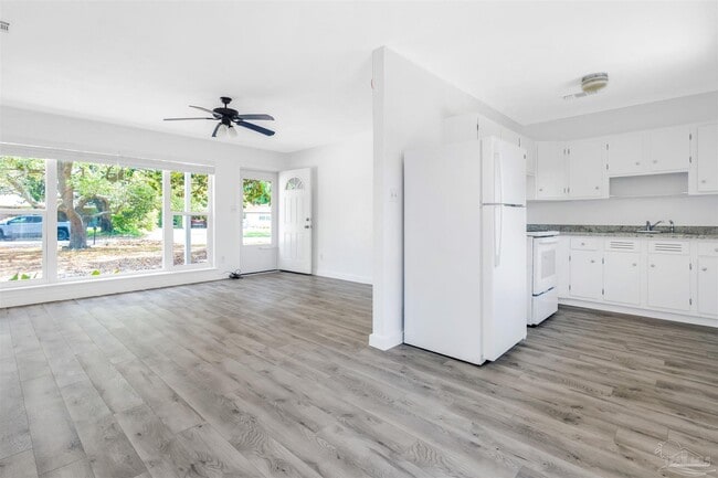 Building Photo - 22 Laurie Dr NE