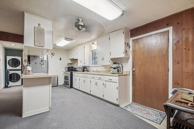 Building Photo - 902 Turney St