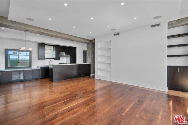 Building Photo - 1155 N La Cienega Blvd