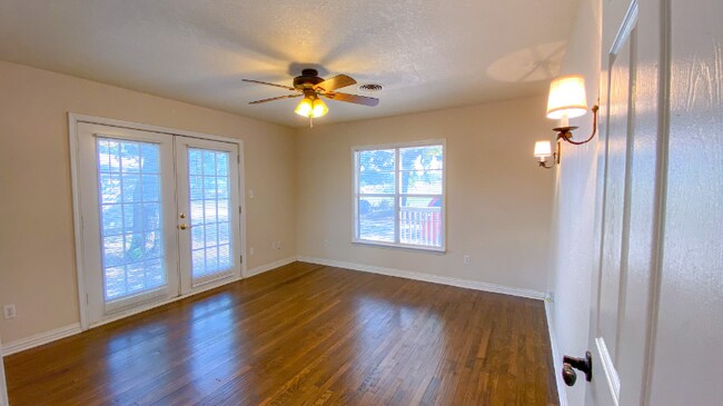 Building Photo - 1017 County Rd 914A