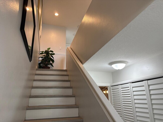 Building Photo - 2828 Tennis Club Dr
