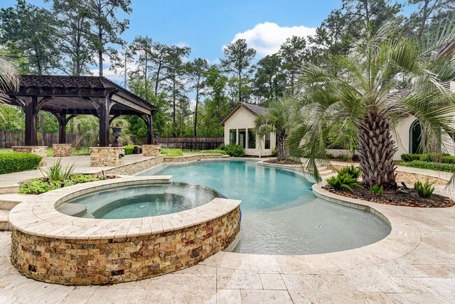 Building Photo - Exquisite 6000+ Sq Ft Home in Hidden Falls...